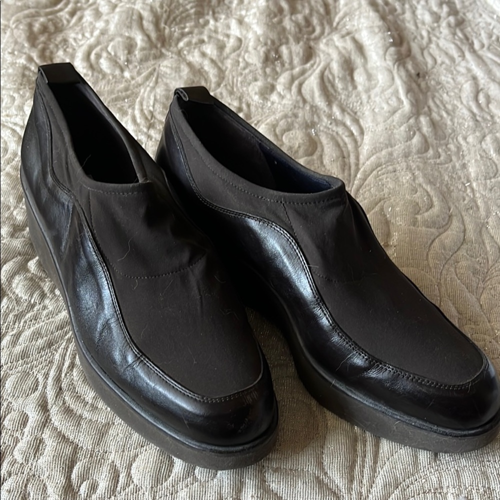 Donald Pliner slipons 7.5